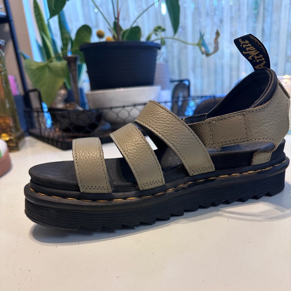 Dr. Martens Blaire Platform Sandal - Pale Olive Green SZ US10 - Picture 3 of 5